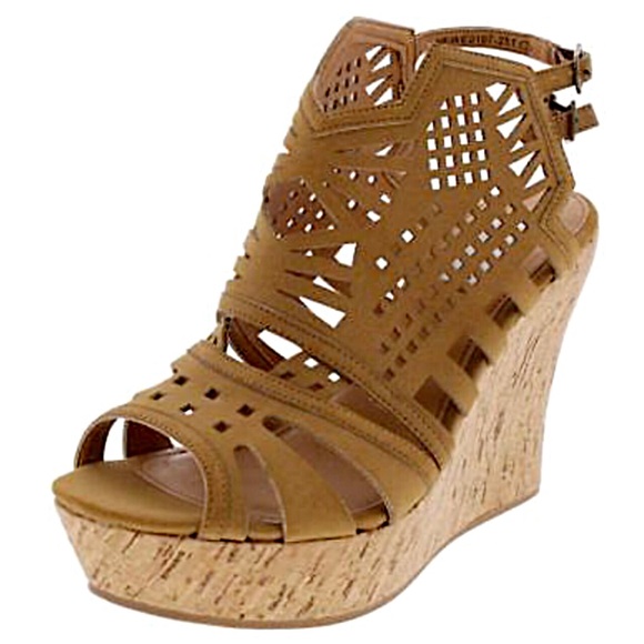Tan Suede Laser Cut Wedge! NEW! - Picture 7 of 10